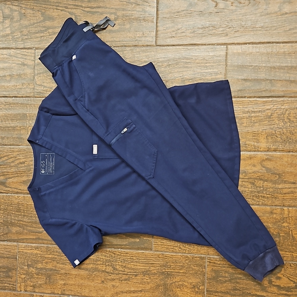 FIGS Women's scrub set Navy XS Catarina top & XS regular Zamora jogger